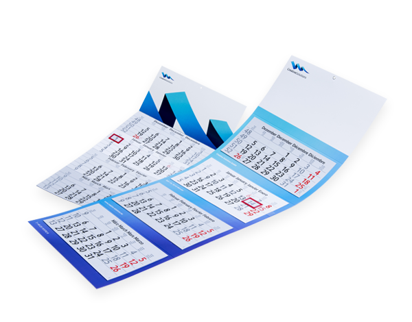 Gezeigt werden die fertigen Mehrmonats-Kalender von viaprinto. Sie werden online gedruckt und an Empfänger verschickt.
