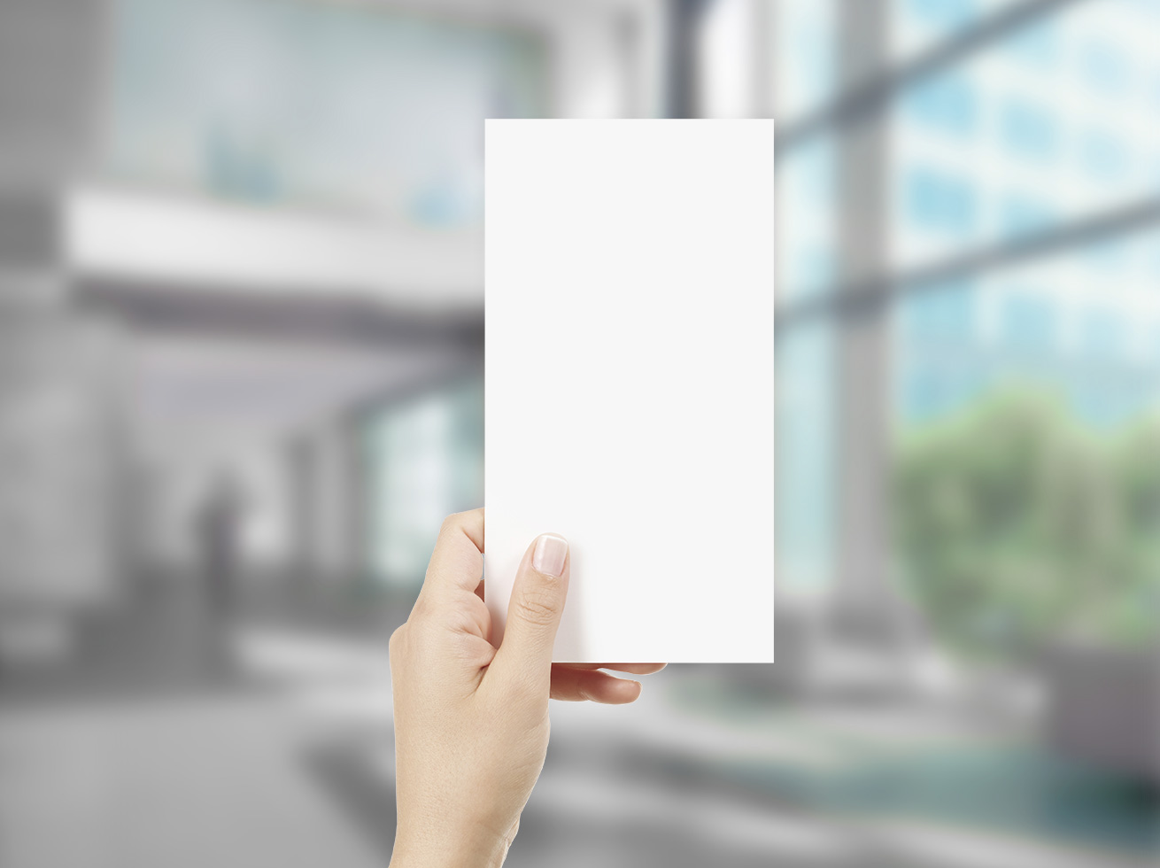 Zu sehen ist das Format 125 x 235 hoch (Maxi), Blanko, von einer Hand gehalten.