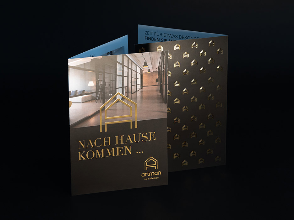 Flyer Einbruchfalz | haptische Eleganz: Heißfolie