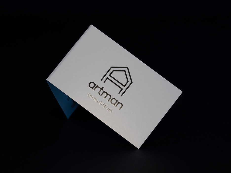 Klapp-Visitenkarte mit partiellem UV-Lack