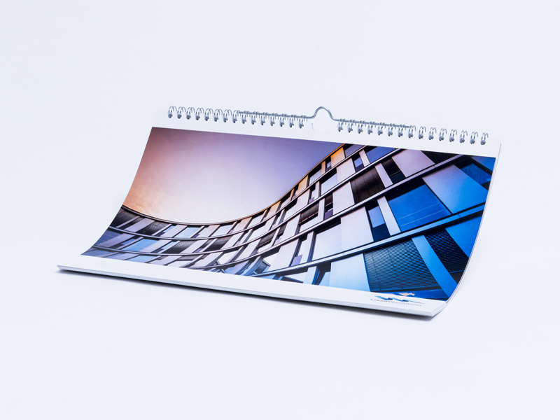 Die Abbildung zeigt einen Wandkalender im DIN A3 Querformat.